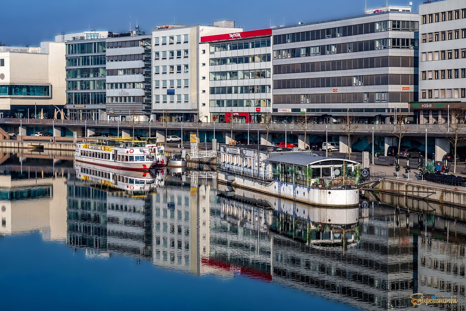 Набережная... В зеркальном отражении