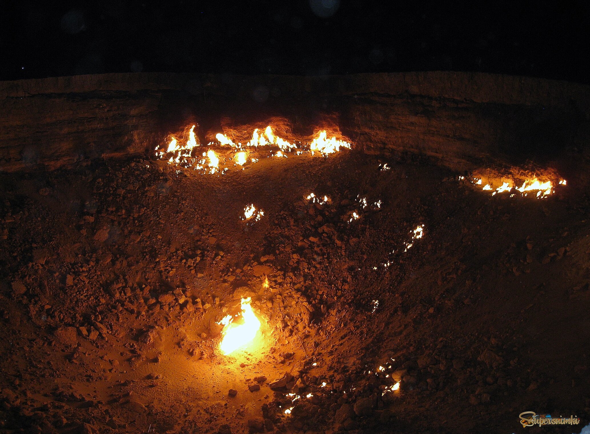 Горящий кратер Дарваза, Туркменистан.