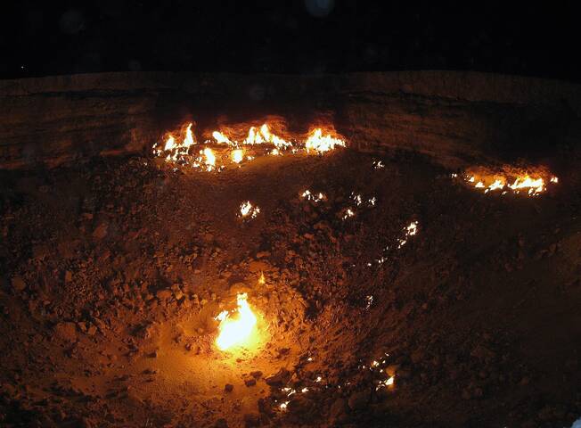 Горящий кратер Дарваза, Туркменистан.