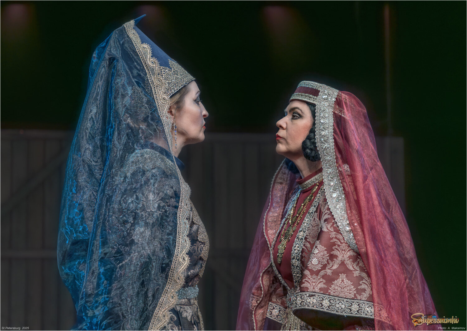 	 Актрисы Мария Мещерякова в роли Кабато (сваха) и з. а. Санкт-Петербурга Наталья Парашкина в роли Ханумы (сваха).