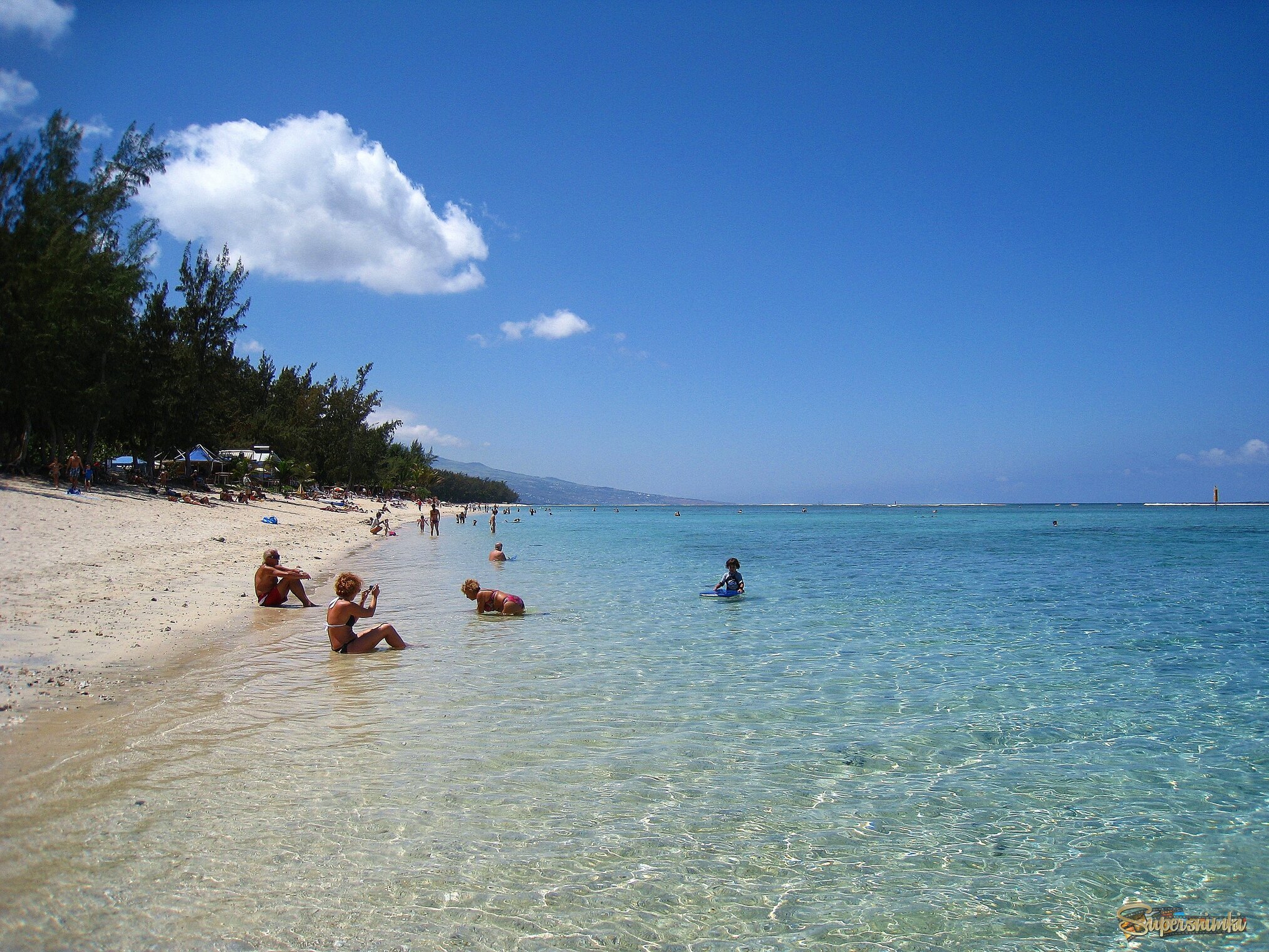 На французском острове Реюньон, в Индийском океане.