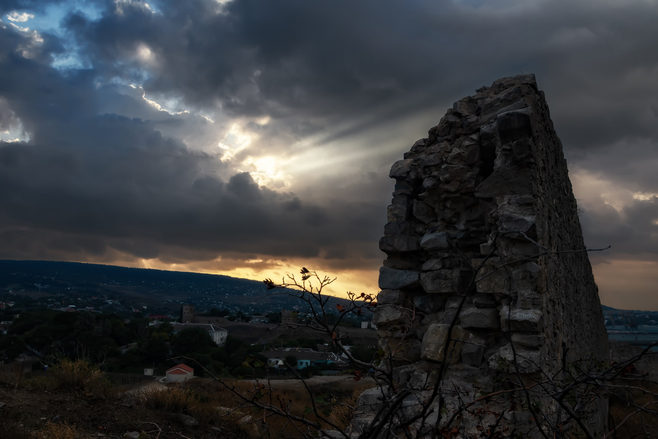 Старые стены