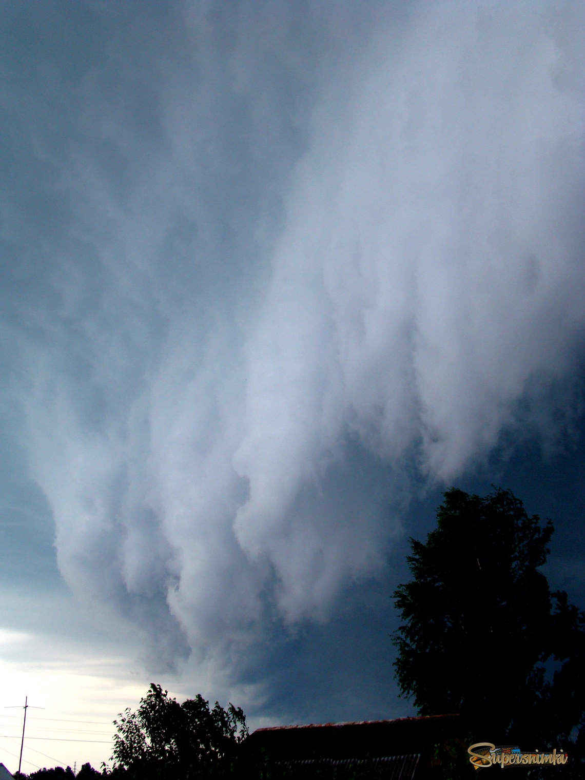 	Небесный водопад  -  Ураган наезжает на деревню...				