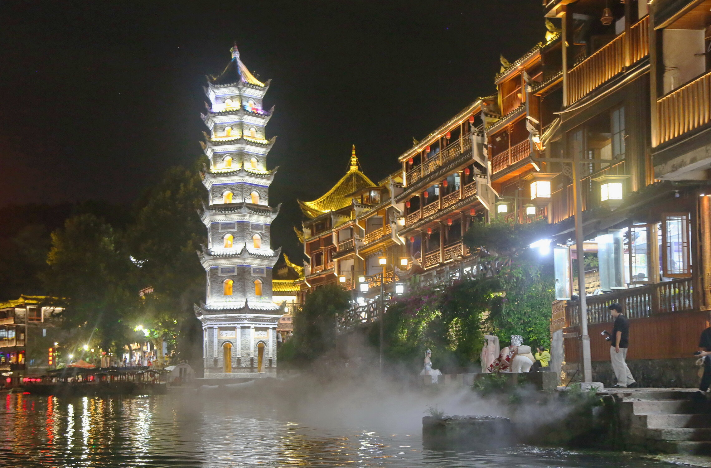 теплый вечер у воды