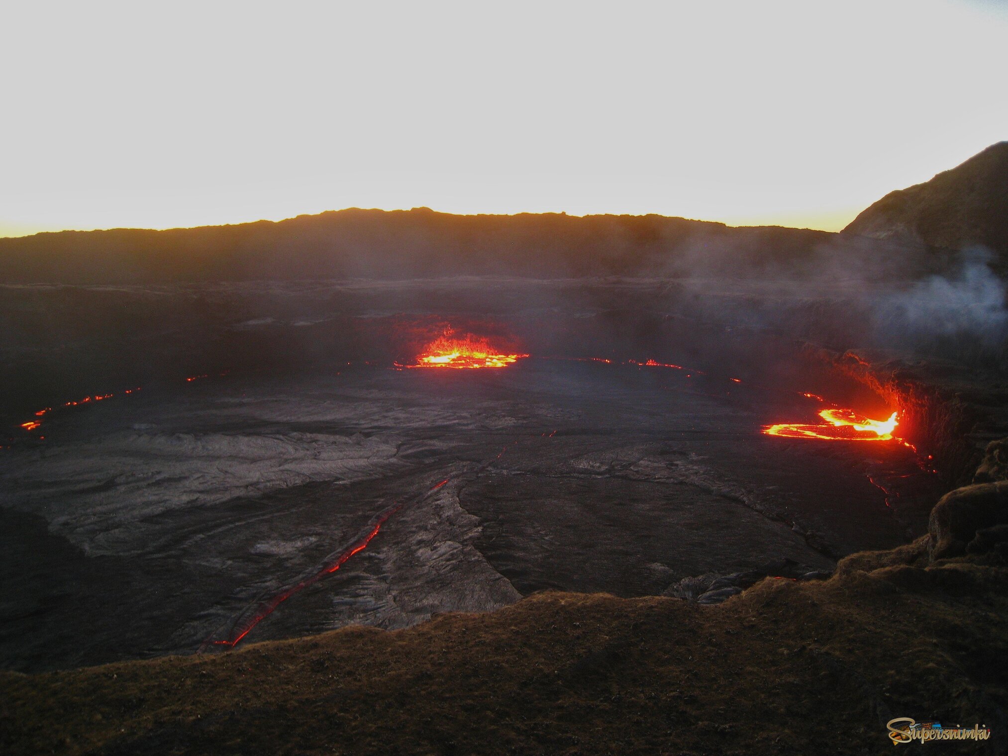 Кратерное озеро вулкана Эрта-Але, Эфиопия.