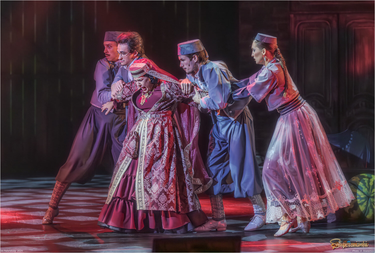 Сцена из спектакля "Ханума".