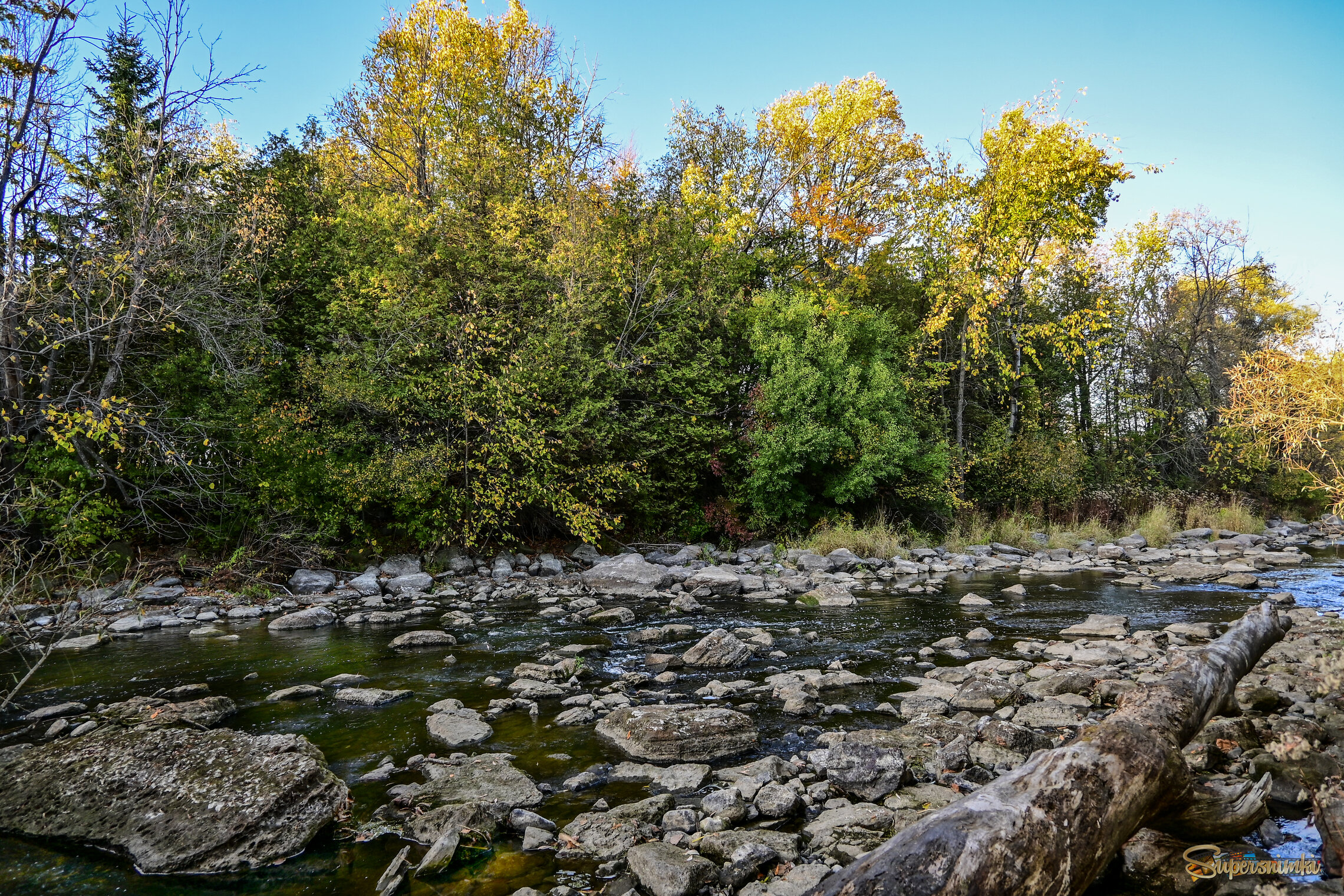 Под негромкое журчание