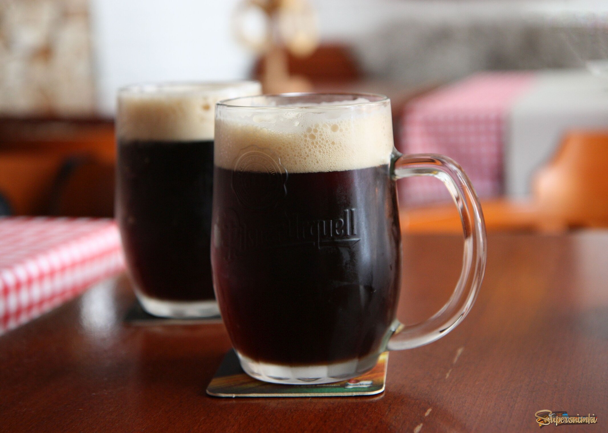 По кружечке!