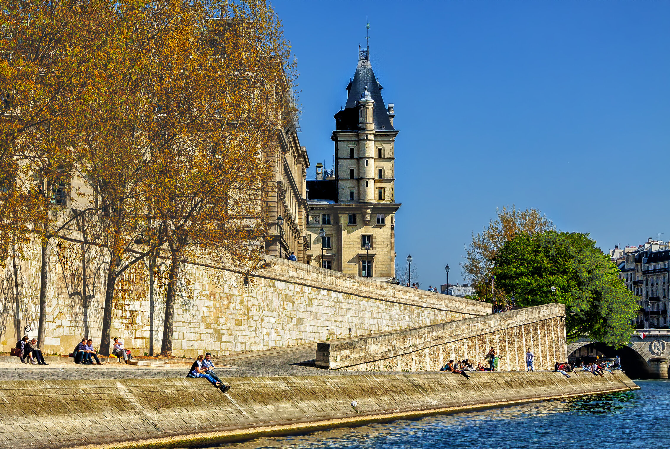 Весна, Париж...