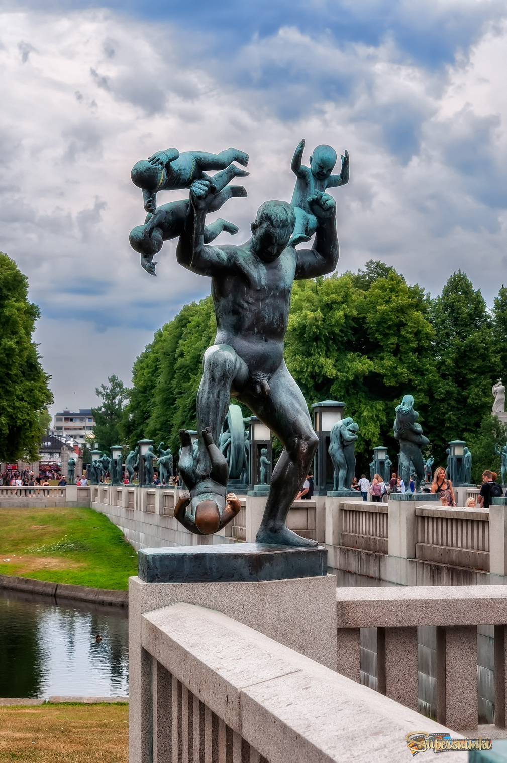 Странные скульптуры