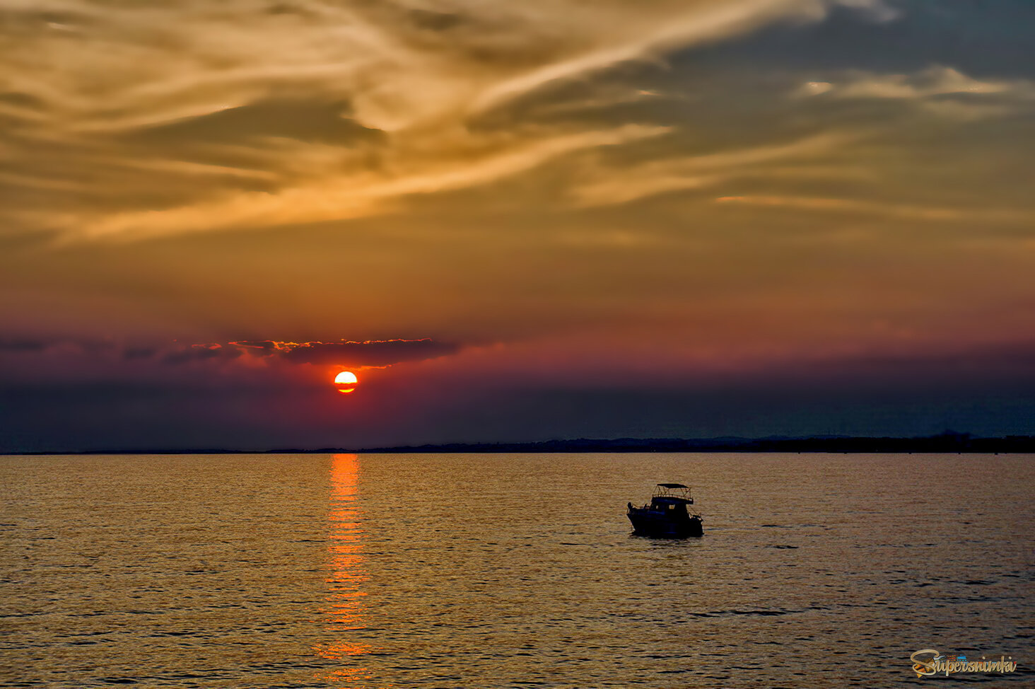 Закат на море...