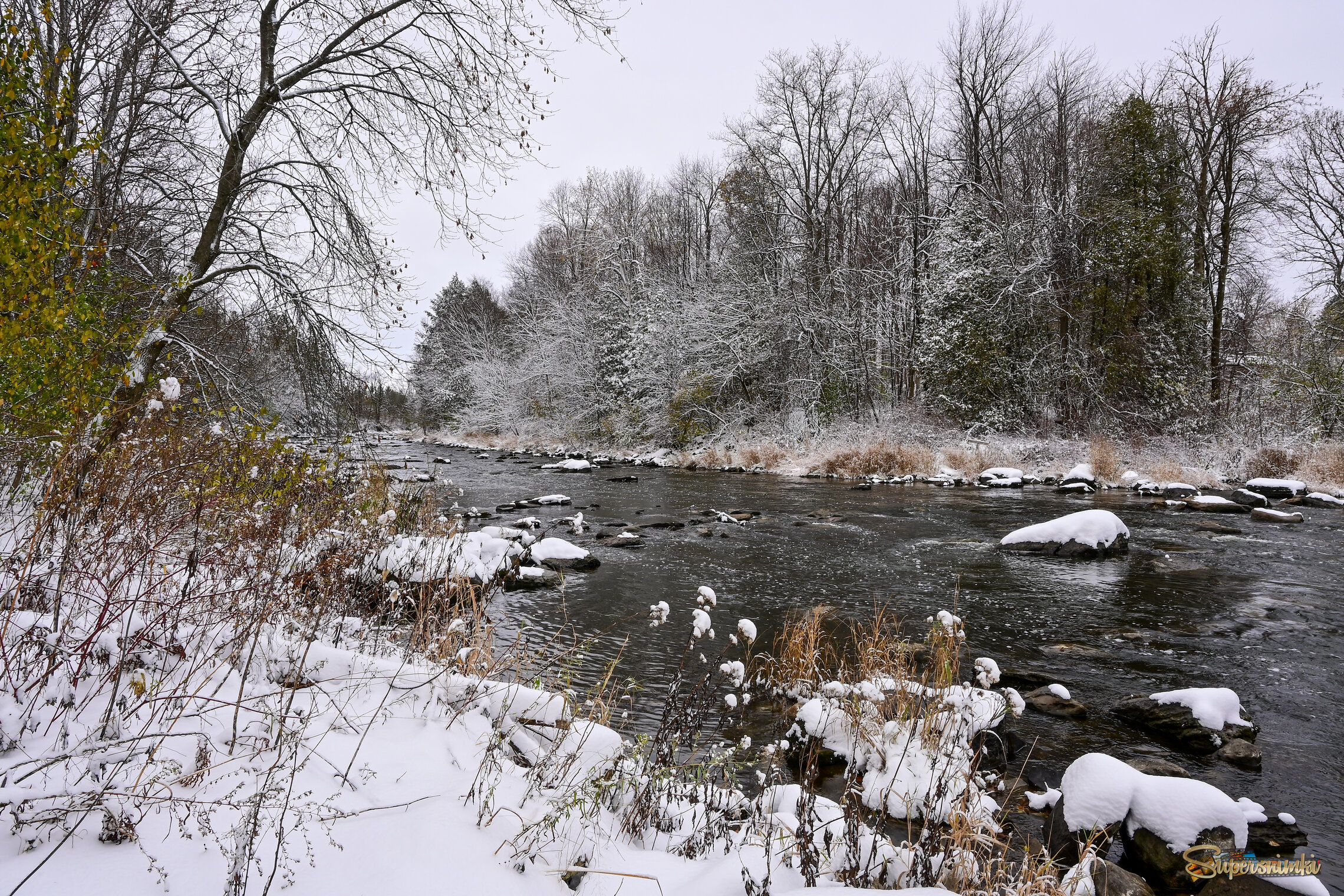 Укрылись камушки пуховиками