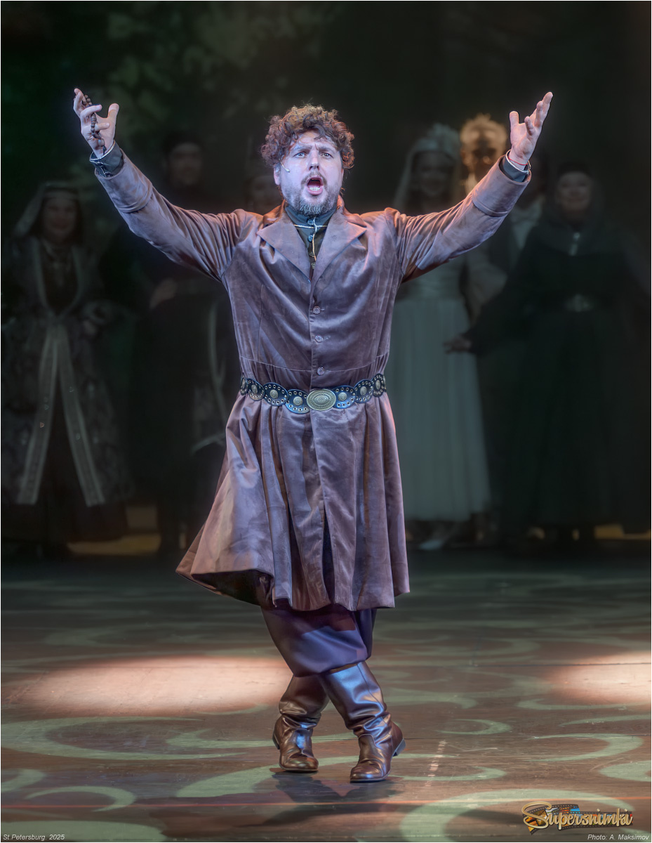 Выход на поклон. Актёр Александр Передков в роли Микича (богатый ростовщик).