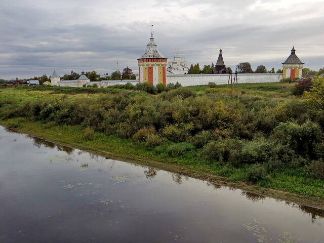 Спа́со-Прилу́цкий Димитриев монасты́рь.