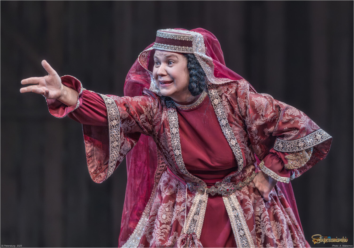 Актриса з. а. Санкт-Петербурга Наталья Парашкина в роли Ханумы.