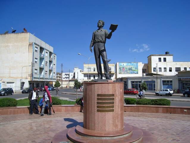Памятник А.С Пушкину в Асмэре, Эритрея.