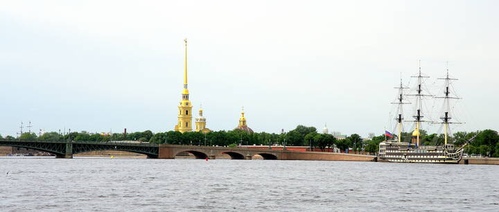 Вид на город с Невы.