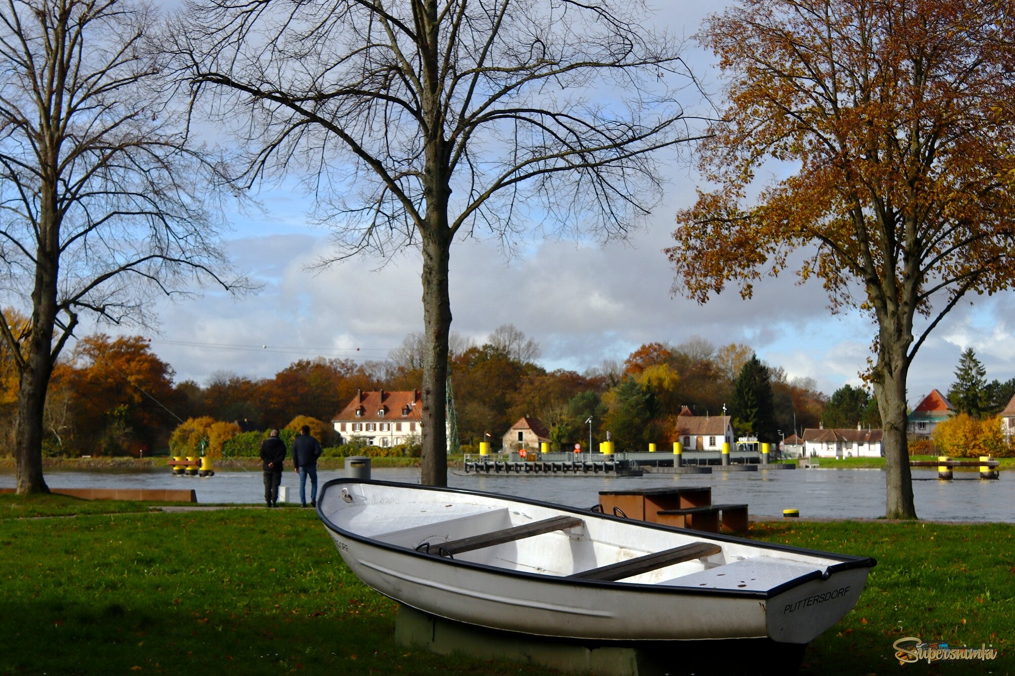 Лодка с видом на Францию