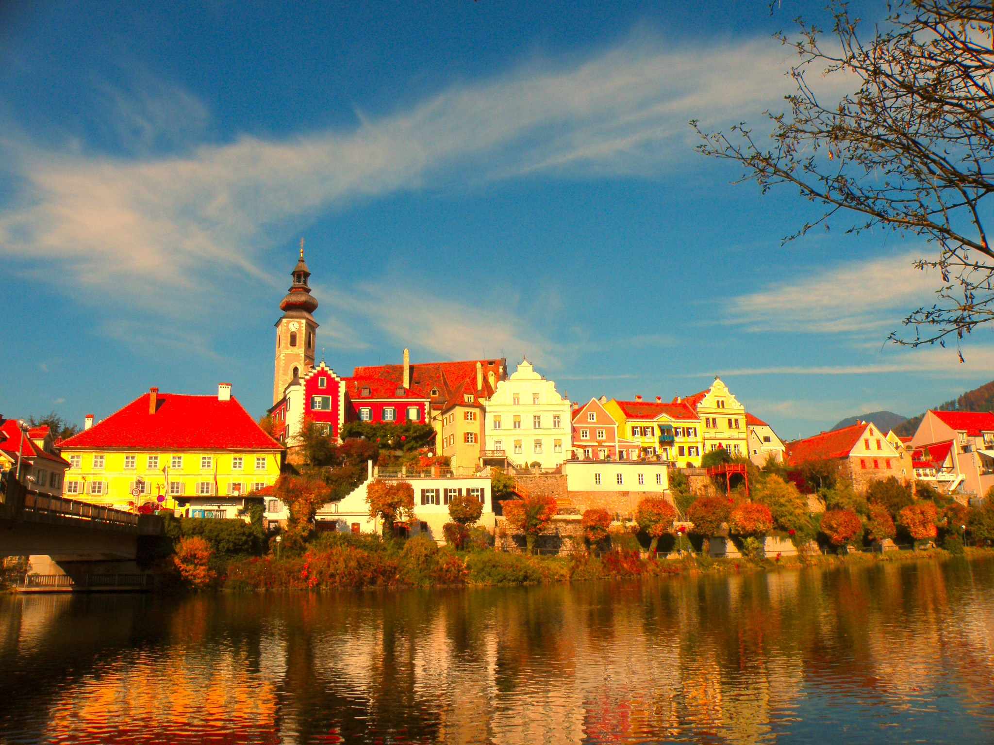 Городок у реки.