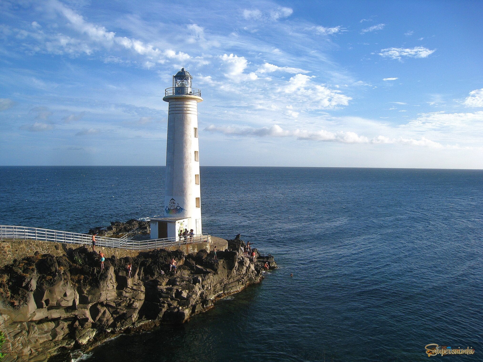 Маяк Старого Форта на карибском острове Гваделупа.
