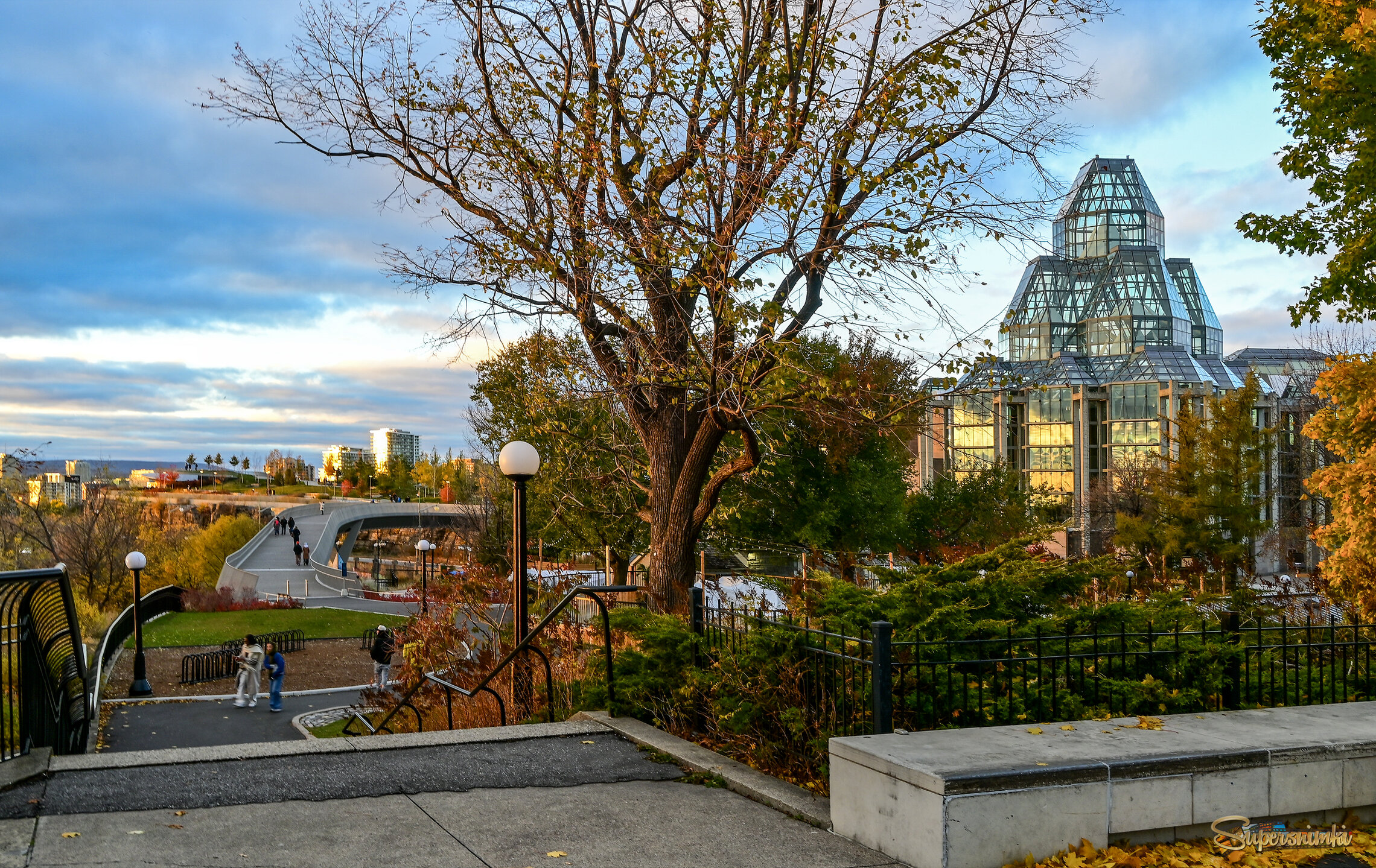 Мимо Национальной Галереи