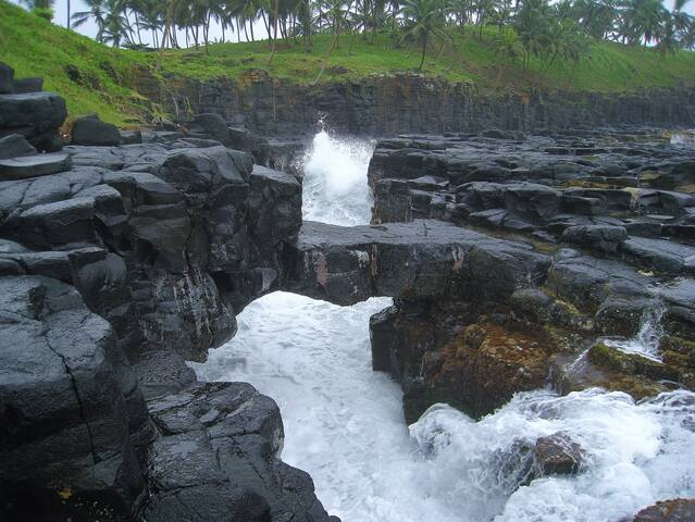 Природный мост Бока-ду-Инферно на острове Сан-Томе, Сан-Томе и Принсипи.