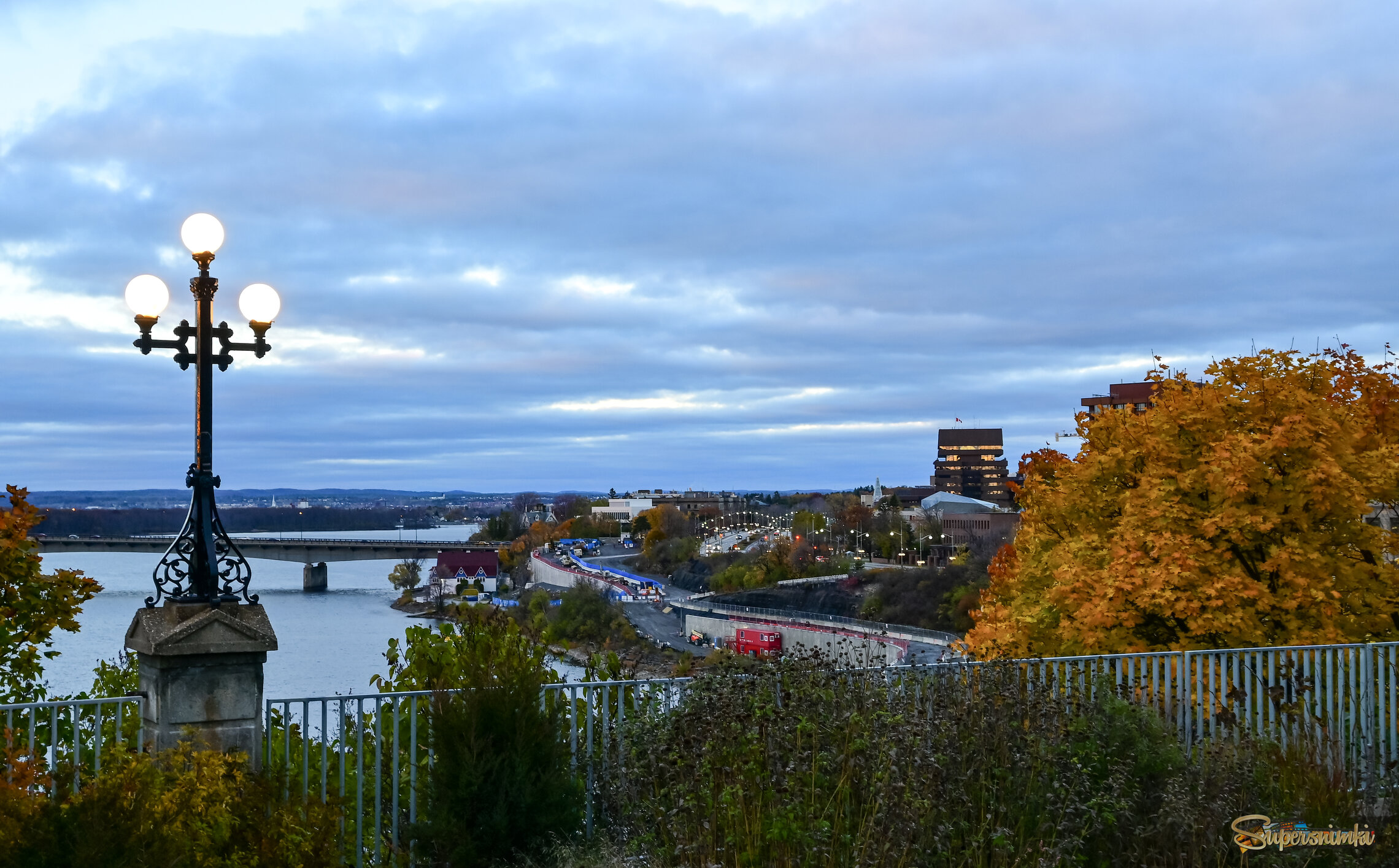 На пригорочке