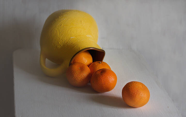 Кувшин с мандаринами