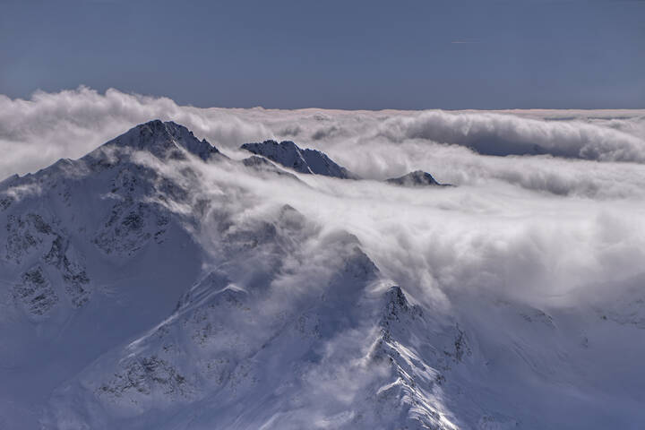 Под одеялом из облаков и снега...
