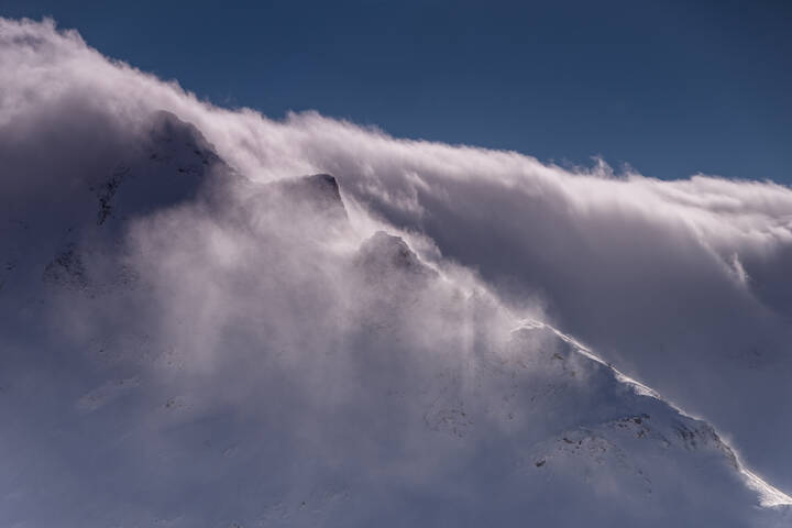 Под одеялом из облаков и снега...