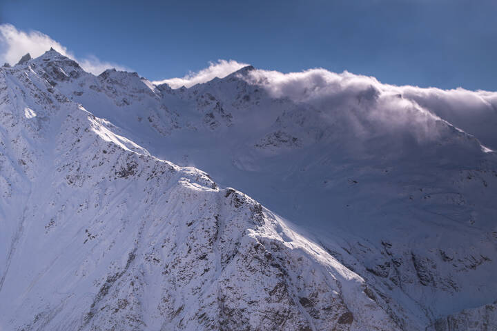 Под одеялом из облаков и снега...