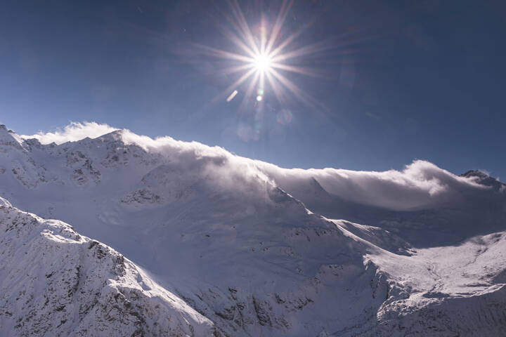 Под одеялом из облаков и снега...