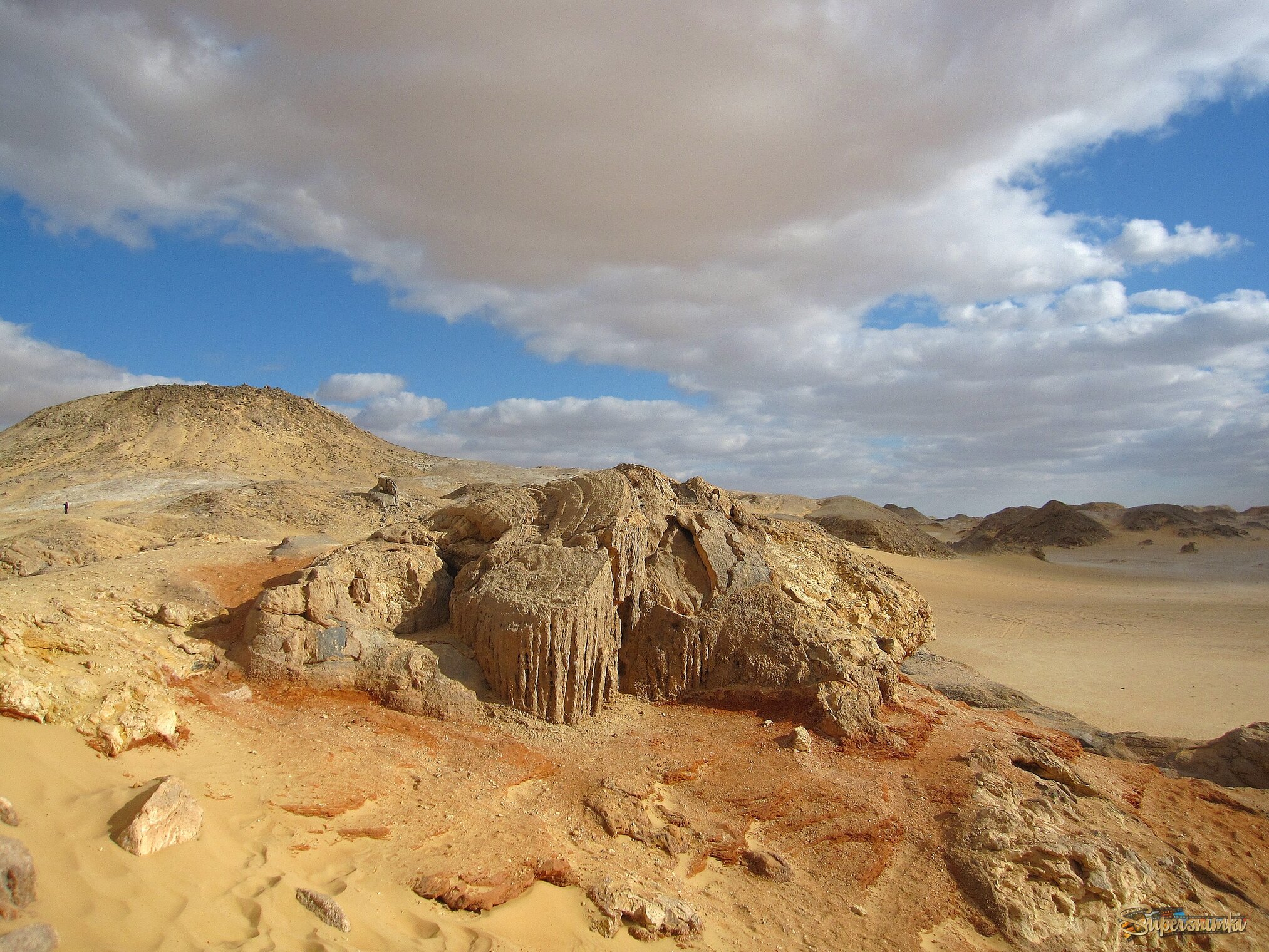 В египетской пустыне.
