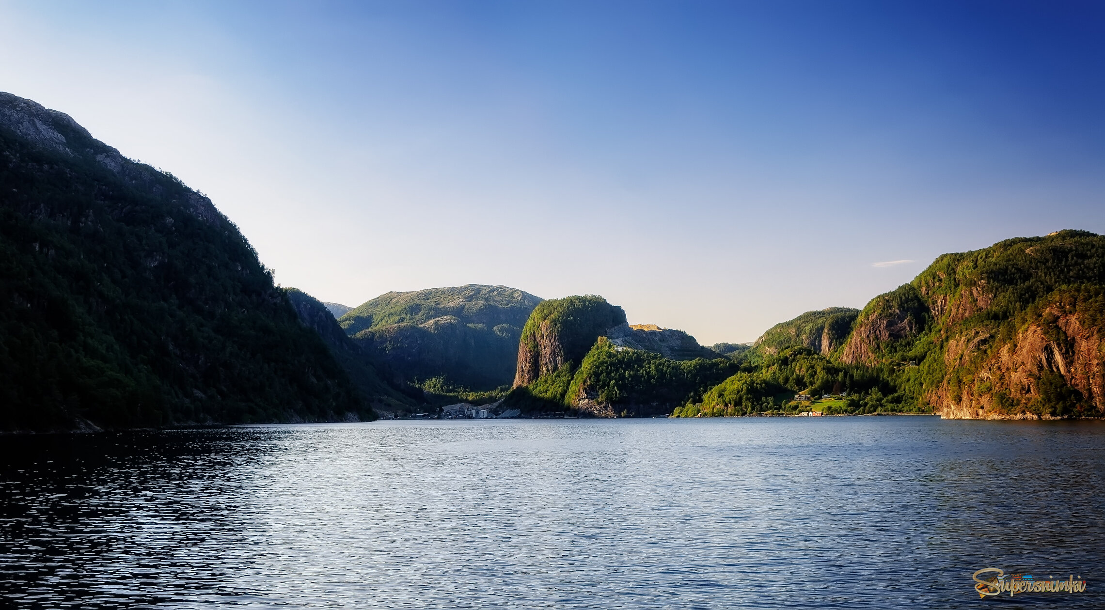 Поселок во фьордах