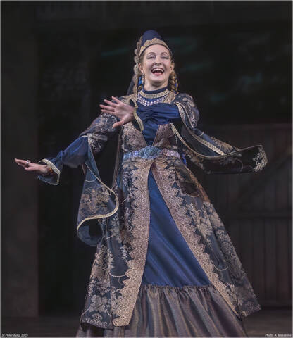 Актриса Мария Мещерякова в роли Кабато (сваха).