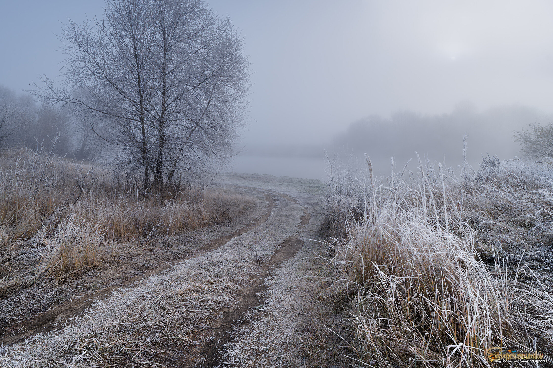 Дорога у реки
