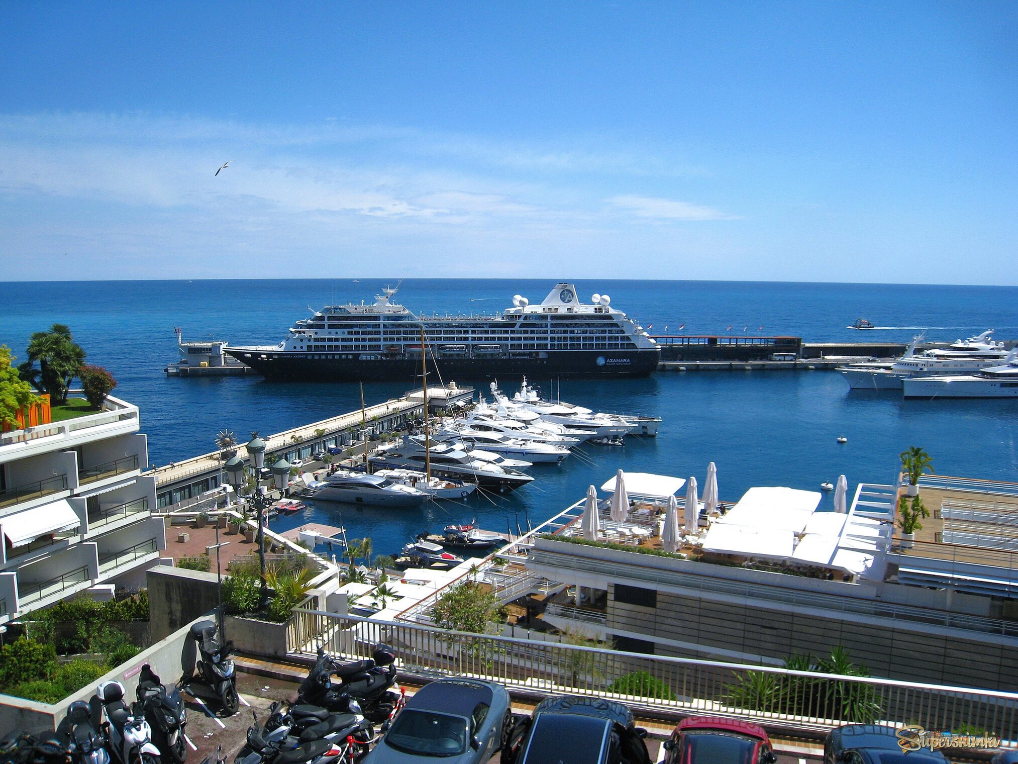 В порту Монако.