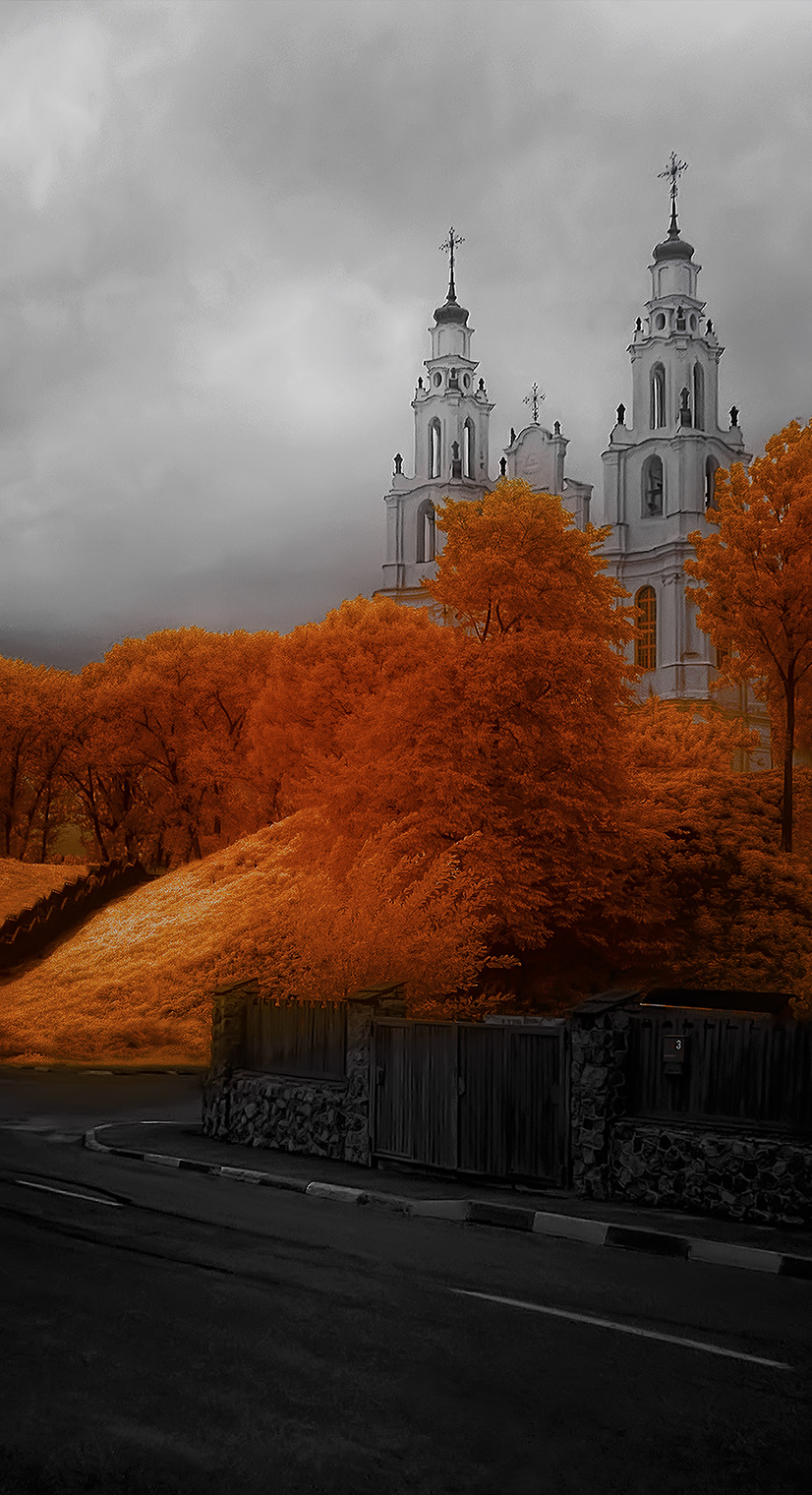 Рядом с домом номер три 