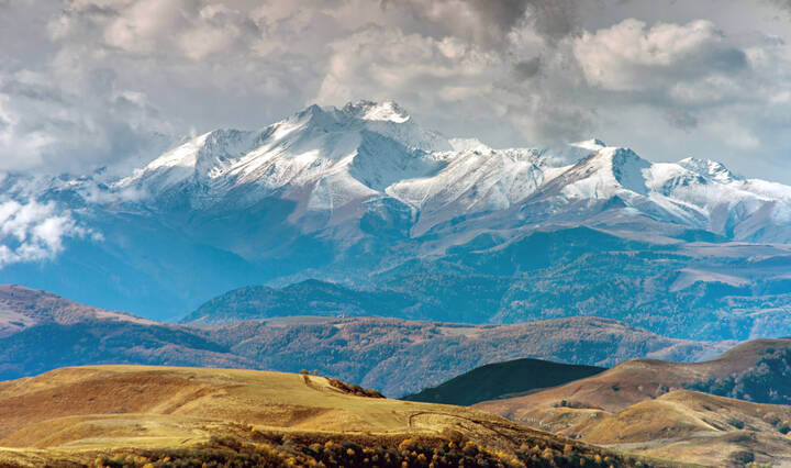 Два взляда на Большой Кавказский хребет.