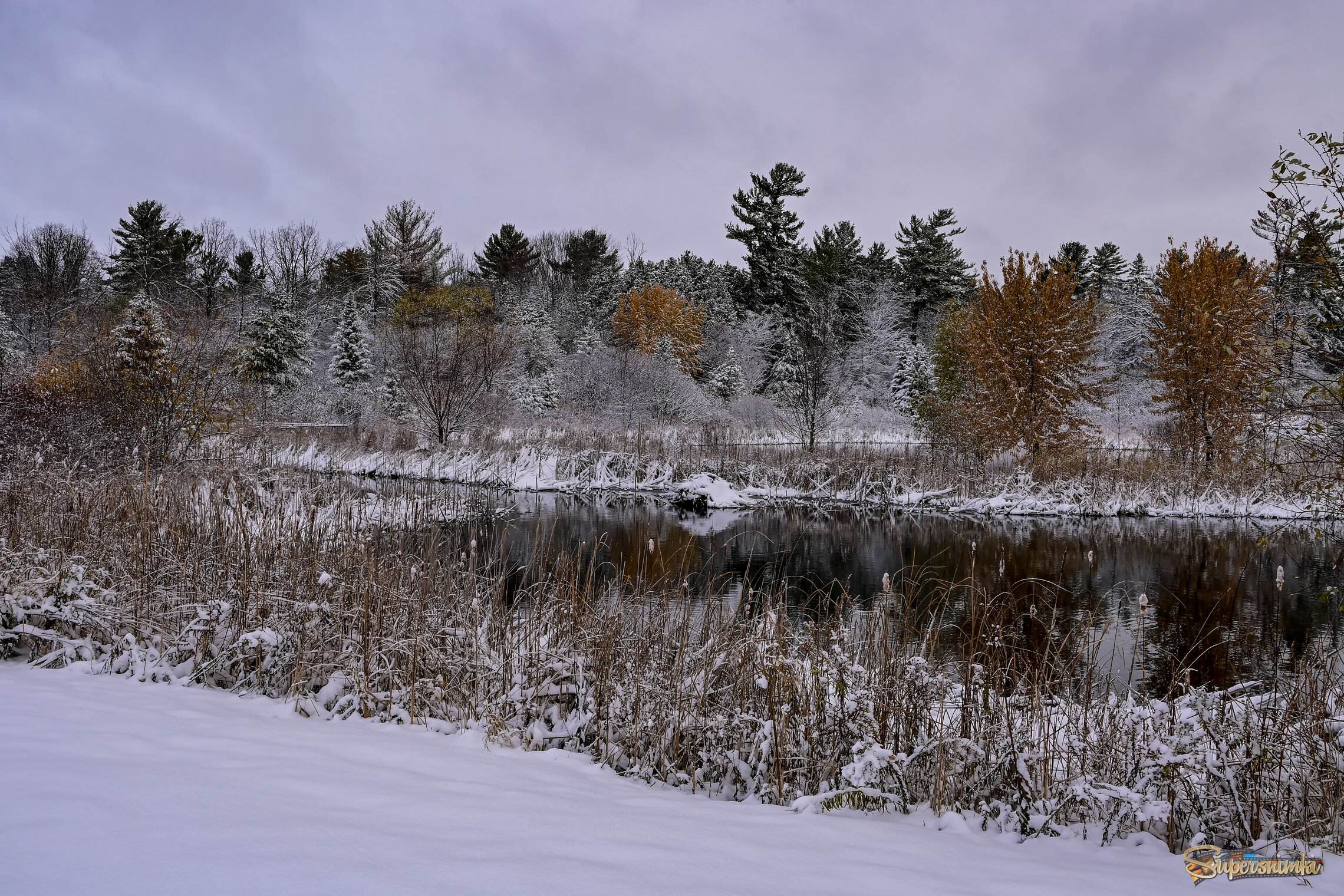 Рядом с озерком