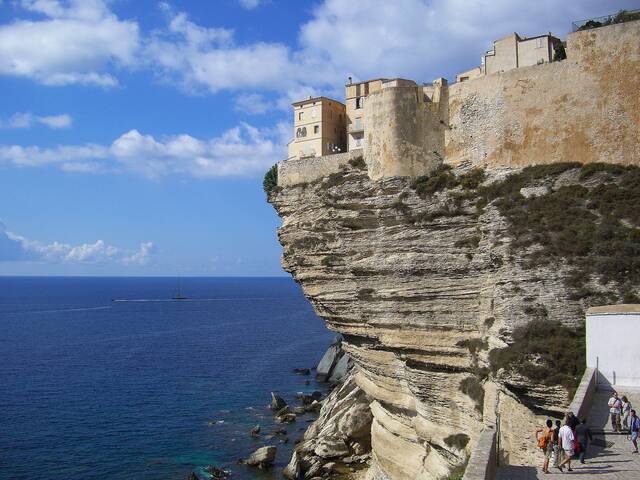 Чудесный старинный город Бонифачо.