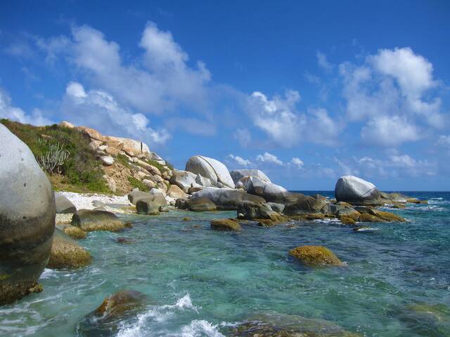 На острове Верджин-Горда, Британские Виргинские острова. 