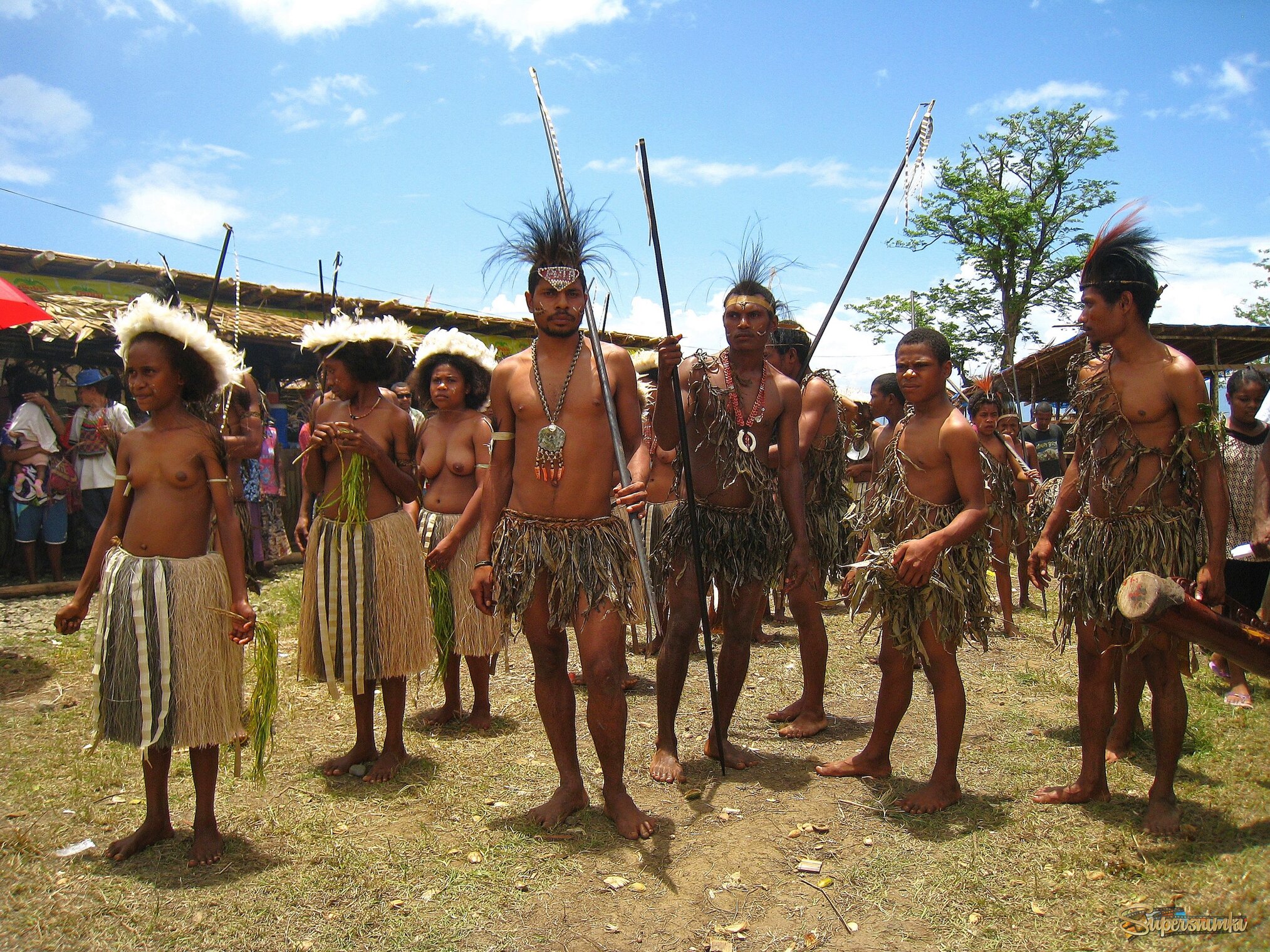 Яркий и колоритный ансамбль народного танца из Папуа-Новой Гвинеи.