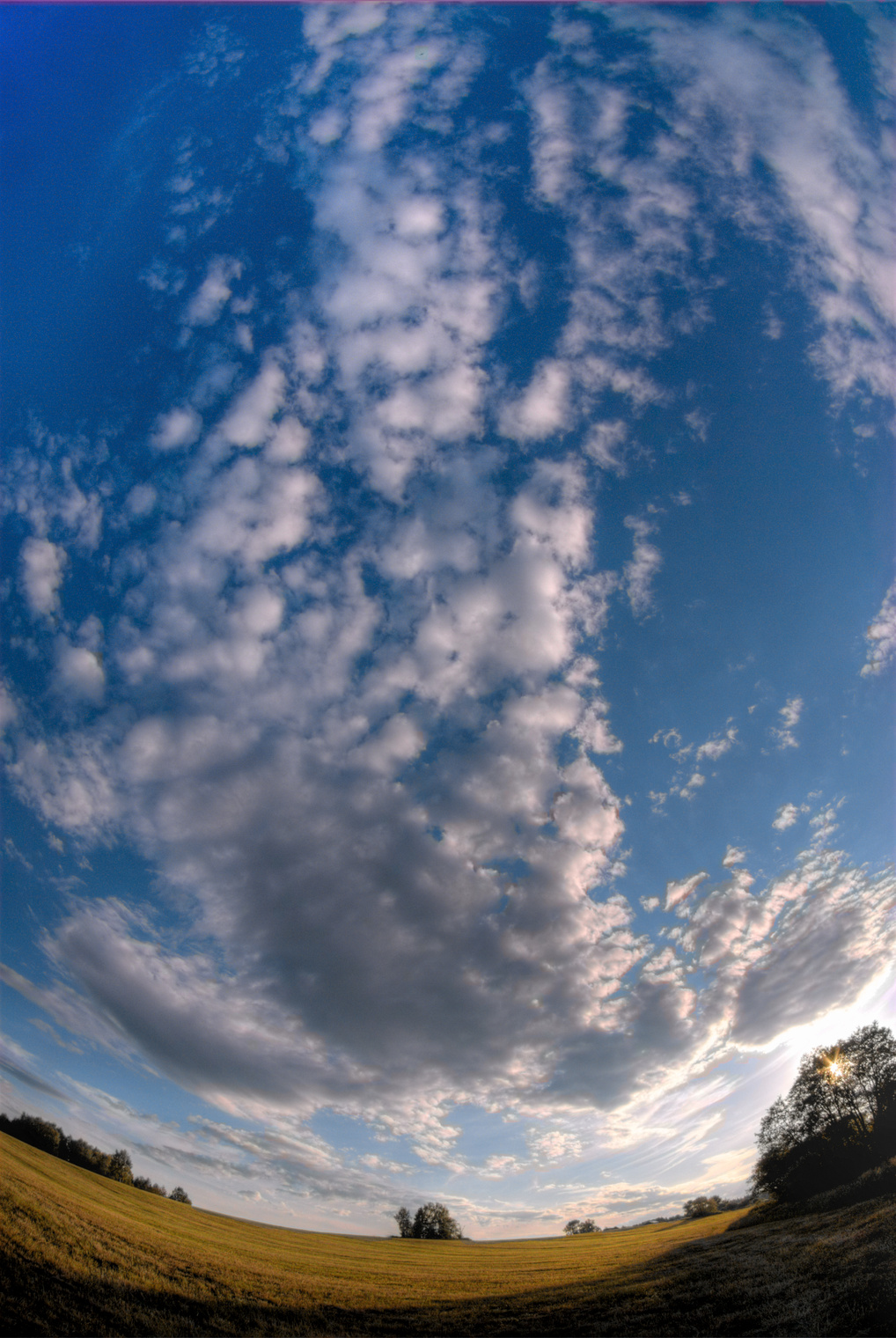 Уплывает день вместе с облаками