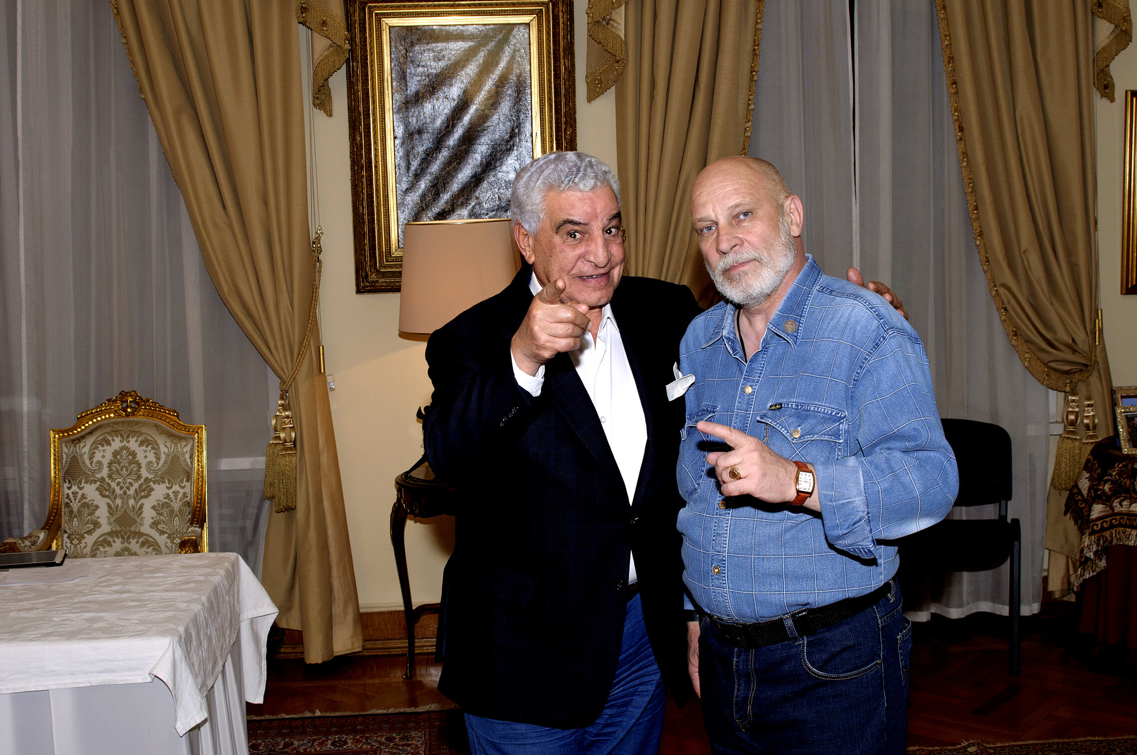 Доктор Захи Хавасс и МАА фотограф-документалист