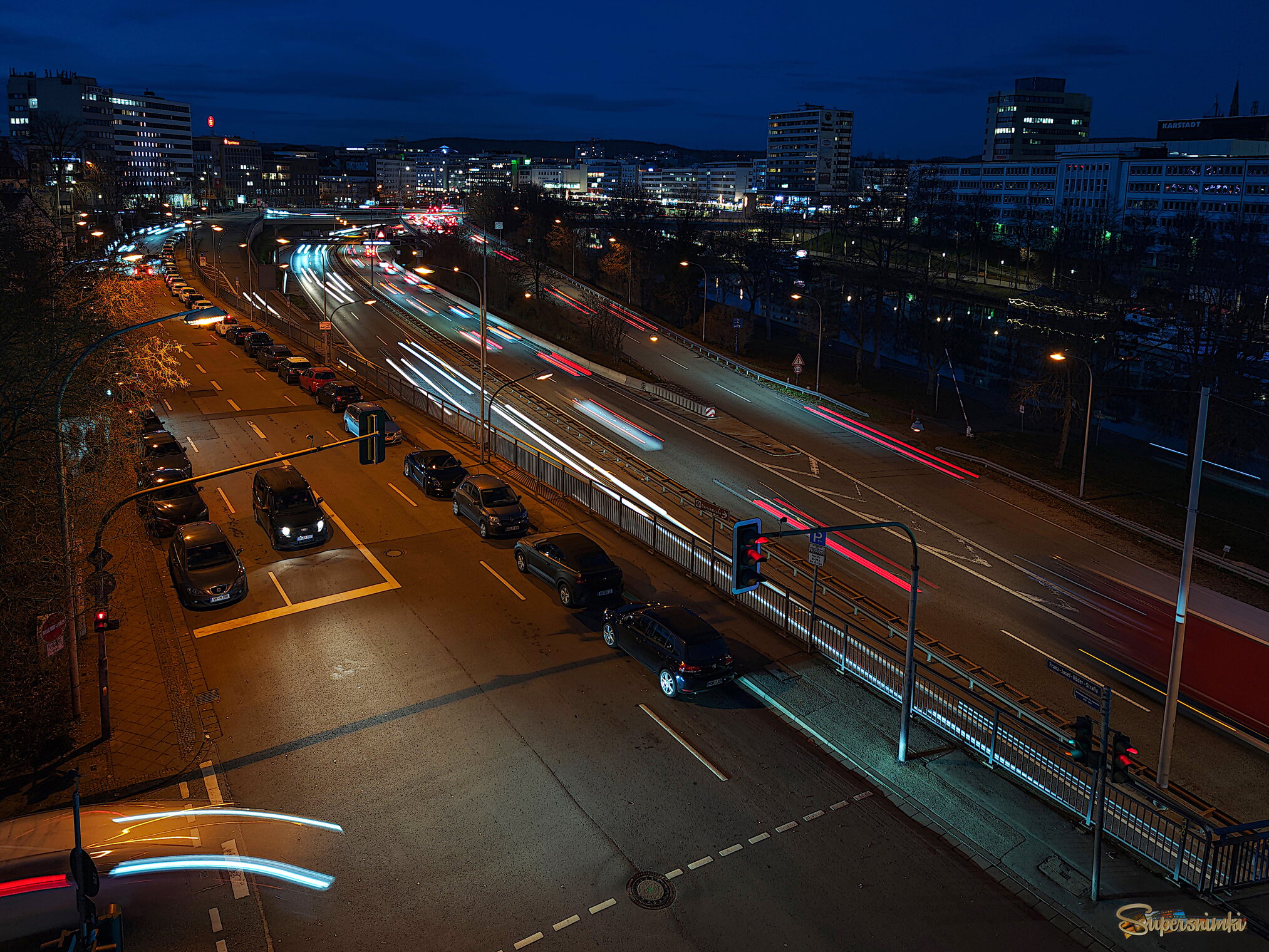 В  суете городов и потоке машин... 