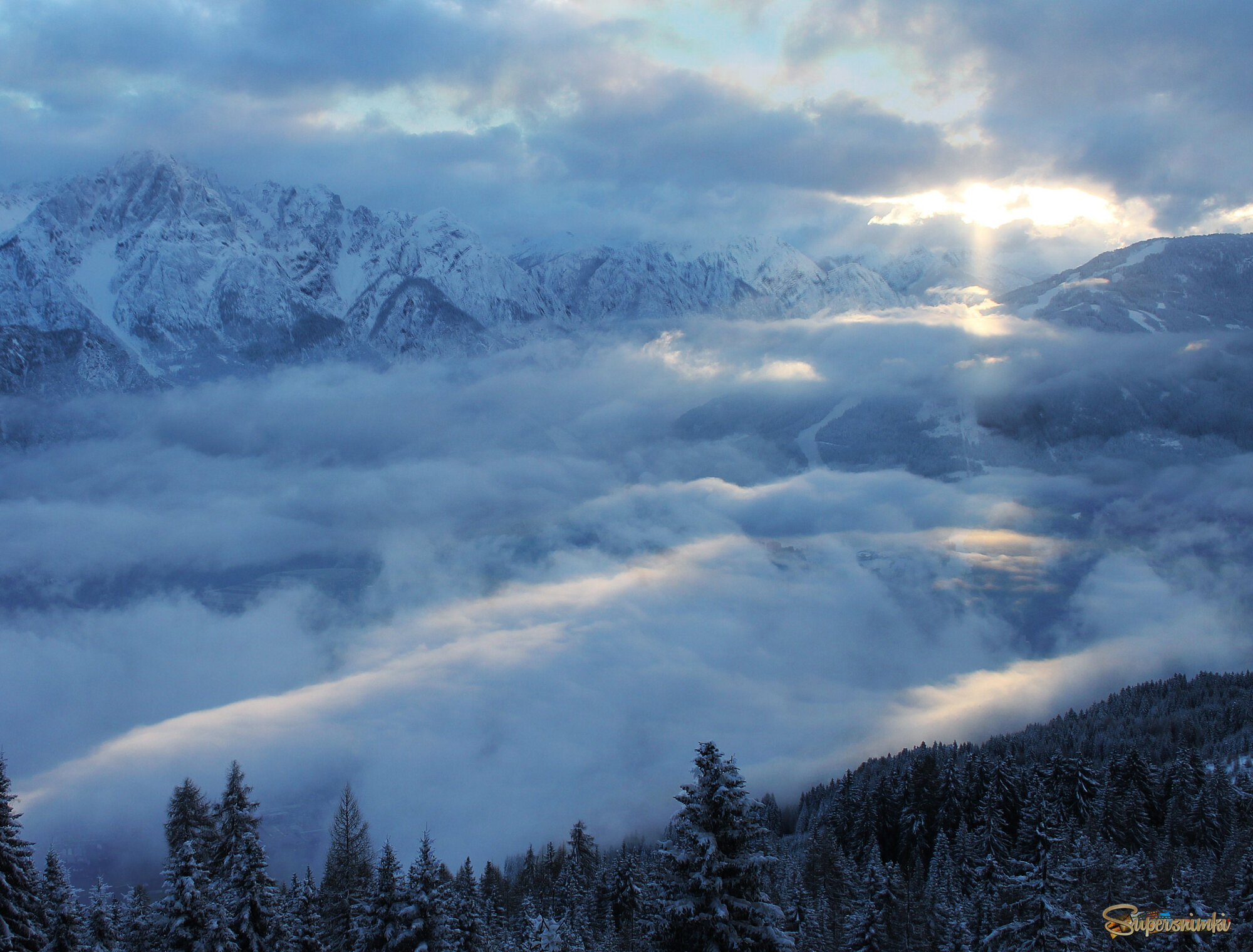 Луч сквозь тучи.