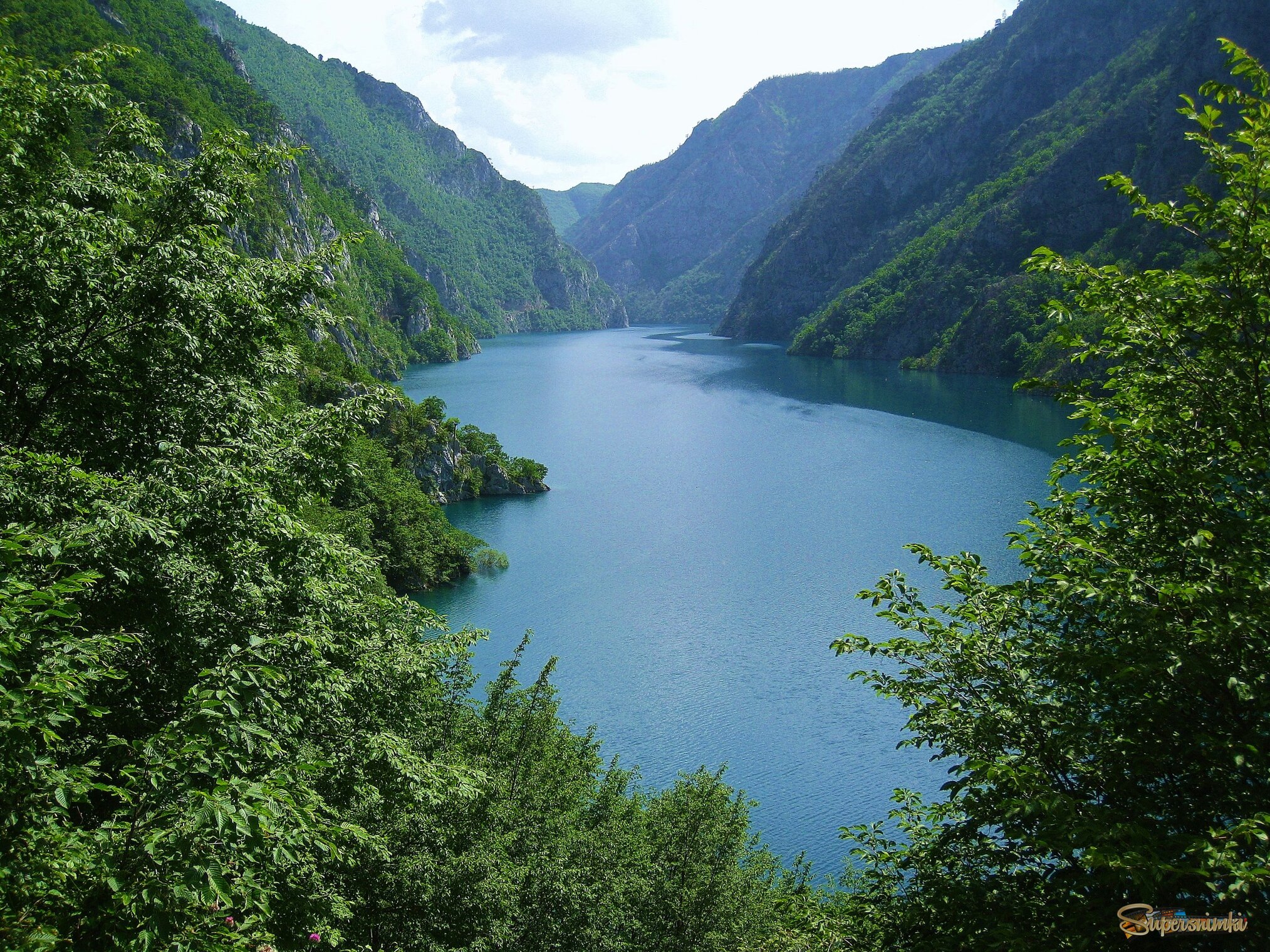 Пивское озеро в Черногории.
