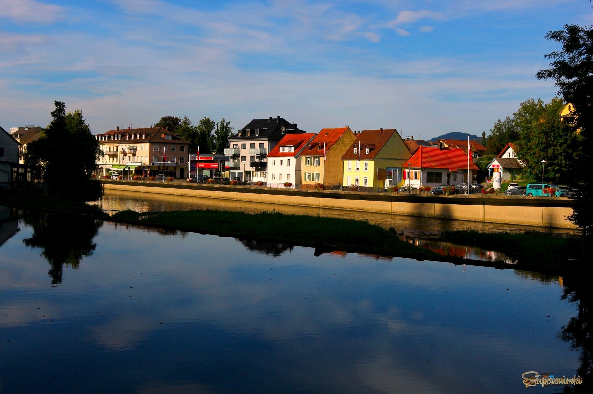 Город у реки