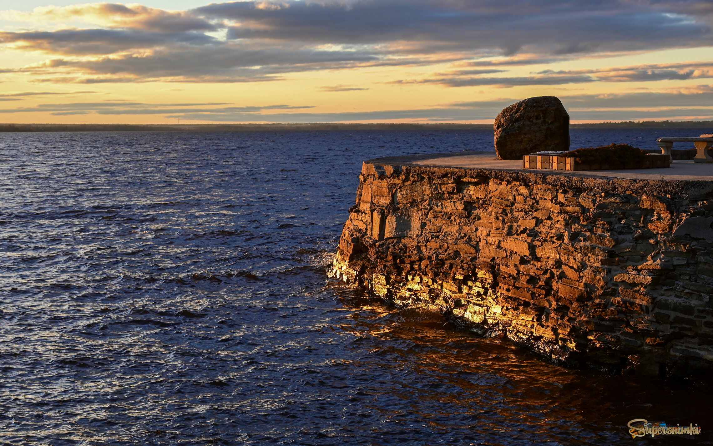 Яхт-Клуб закрыт на сезон.